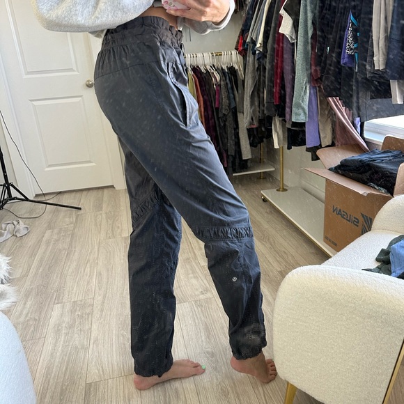 G6. Lululemon Community Pants in Gray - Size 6 - Picture 6 of 11